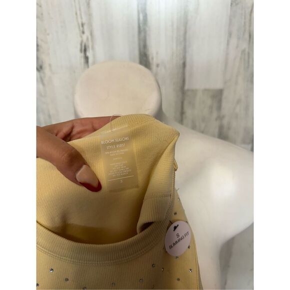 Tank top with rhinestones - Picture 6 of 7